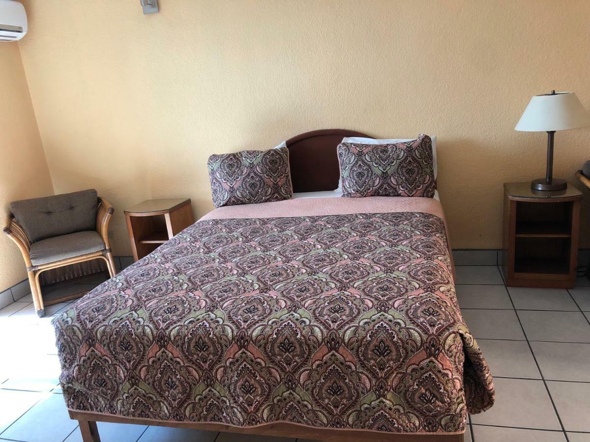 Hotel Sevilla Тихуана Экстерьер фото